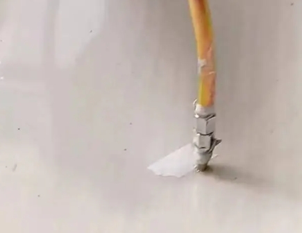 靖西瓷砖空鼓维修公司专业解答在瓷砖铺贴过程中，如果使用的砂料过粗（如全部使用了粗砂），可能会导致以下问题