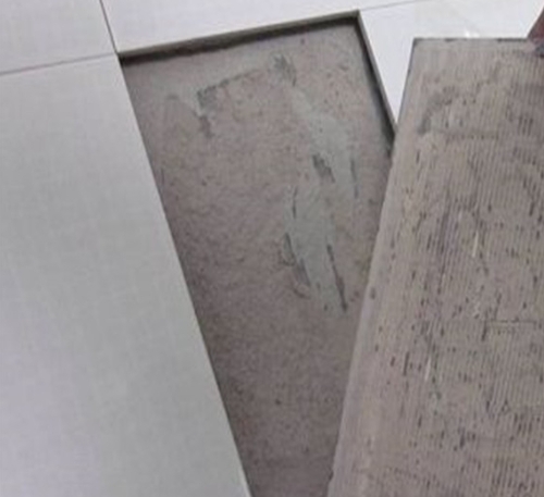 靖西瓷砖空鼓维修公司分享瓷砖铺贴时如果打浆（即涂抹在瓷砖背面和基层上的砂浆或瓷砖胶）过少，会带来以下问题